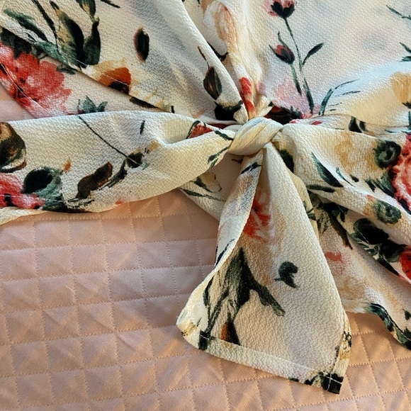 Multicolored blouse with butterfly sleeve - Picture 2 of 5